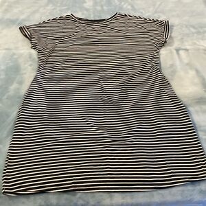 Black and White striped dress with pockets. L